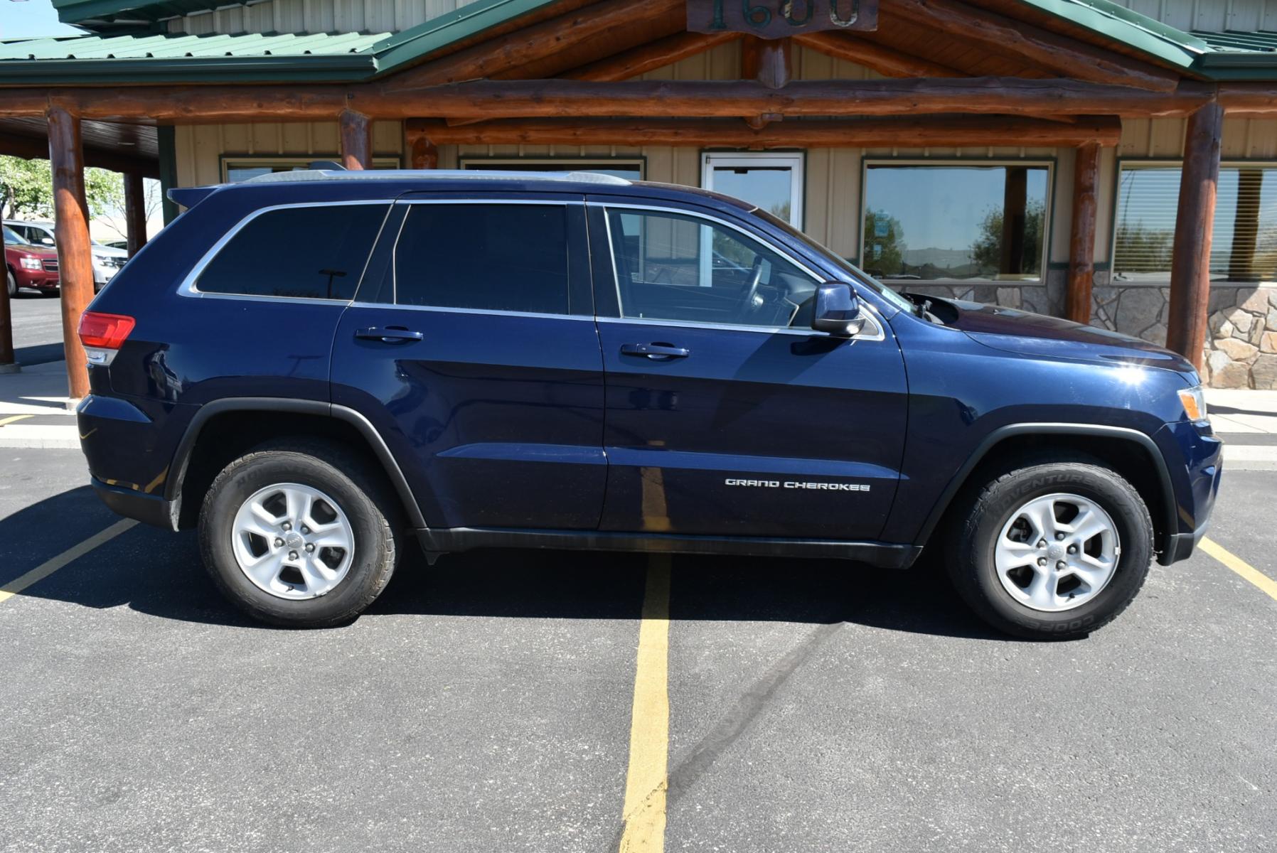 2014 Blue /Black Jeep Grand Cherokee Laredo (1C4RJFAG6EC) with an 3.6L V6 24 Valve VVT engine, 8-Speed Automatic transmission, located at 1600 E Hwy 44, Rapid City, SD, 57703, (605) 716-7878, 44.070232, -103.171410 - Photo #4